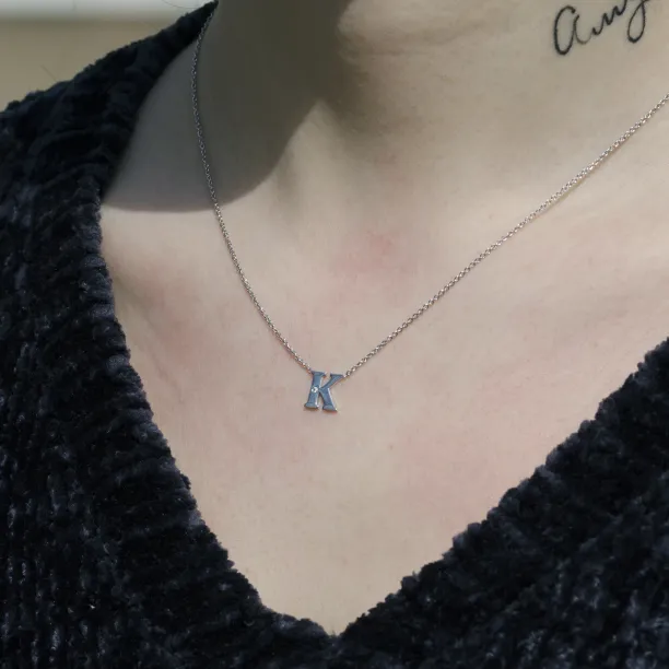 Stříbrný náhrdelník s písmenkem a diamantem VERTE Image