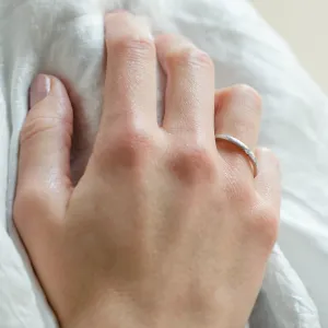 Minimalistický zásnubní prsten CHER Thumbnail