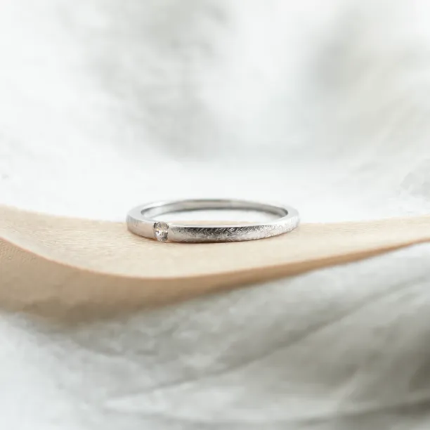 Minimalistický zásnubní prsten CHER Image