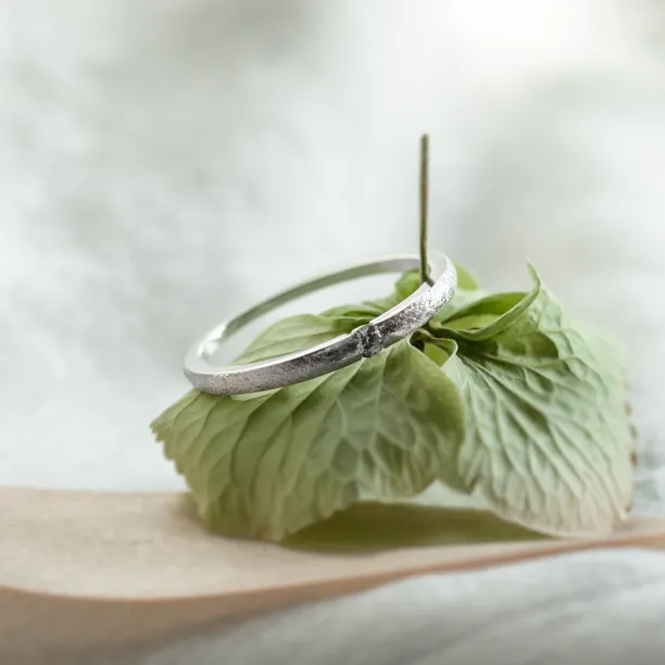 Minimalistický zásnubní prsten CHER Image