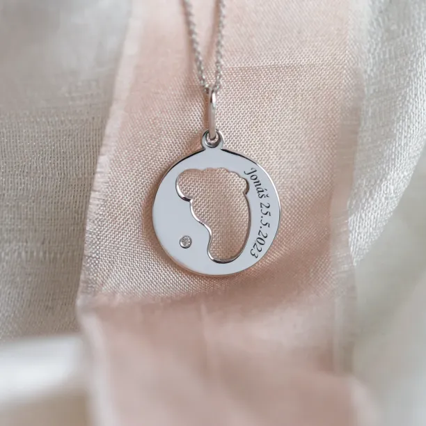 EIIA gold diamond pendant with baby foot trace Image