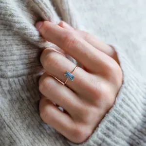 Zlatý prsten s modrým topazem CONSTANCE