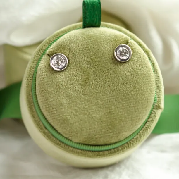 Zlaté minimalistické náušnice s diamanty KLOFTA Image