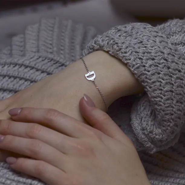 Stříbrný náramek s písmenkem a diamantem KALIN Image