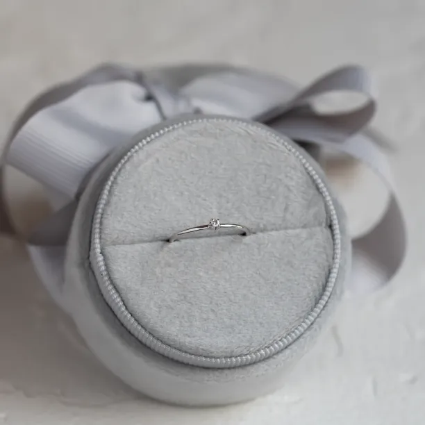 Minimalistický zlatý prsten s diamantem LAUDE Image