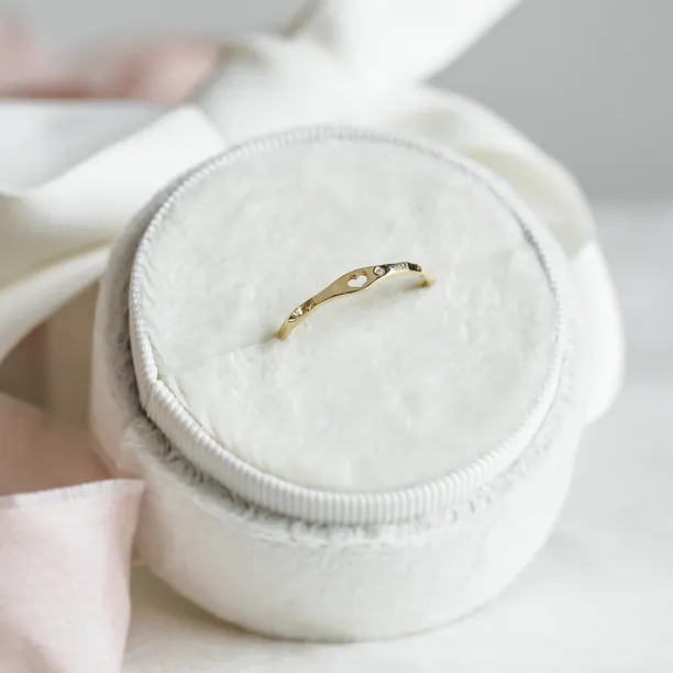 Gold ring with diamond with engraving heart VENI Image