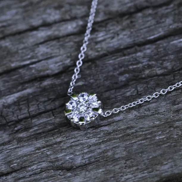 Zlatý přívěsek-talisman s diamanty ASILI Image