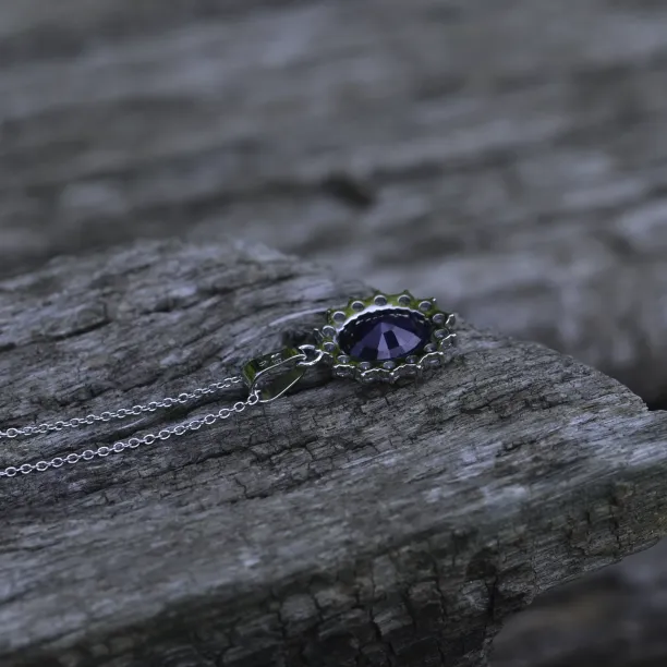 Luxusní zlatý přívěsek se safírem a diamanty JUFILI Image