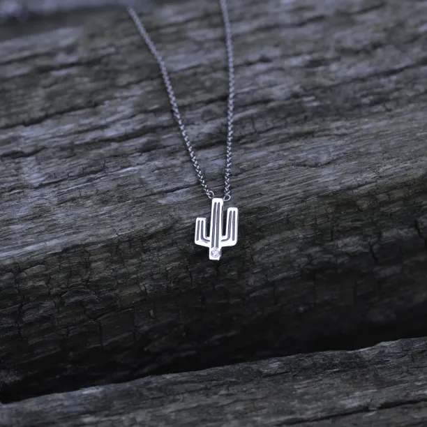 Originální zlatý přívěsek ve tvaru kaktusu s diamantem TINA Image