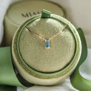 Zlatý náhrdelník s baguette topazem LUCERNE Thumbnail