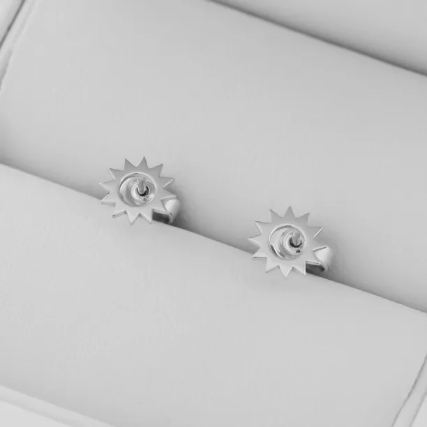 LOLLI neobvyklé stříbrné minimalistické náušnice pro pozoruhodnou dámu Image