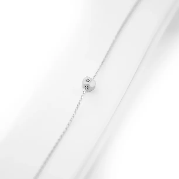 Stříbrný náramek s atypickou kostkou a diamantem Gimle Image
