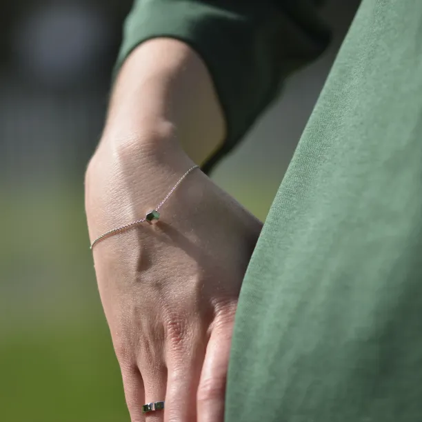 Stříbrný náramek s atypickou kostkou a diamantem Gimle Image