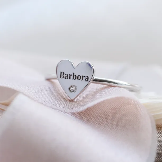 Stříbrný prsten s gravírem a diamantem BELE Image