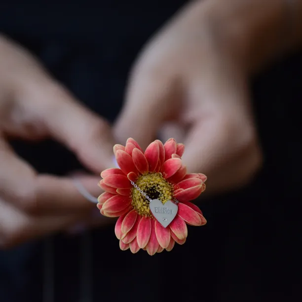 Přívěsek s gravírováním jména a diamantem JENI Image