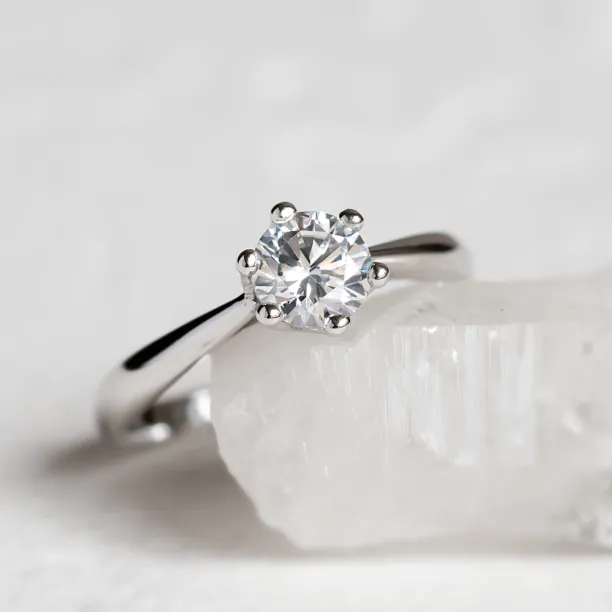 TRINO classic engagement diamond ring Image