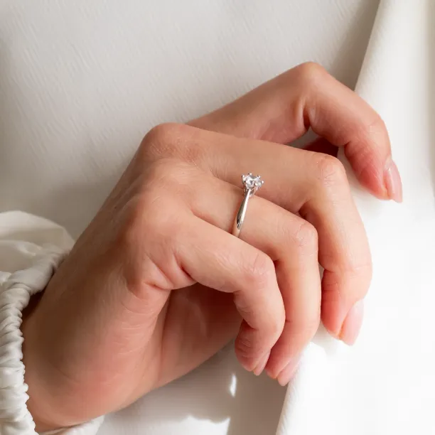 TRINO classic engagement diamond ring Image