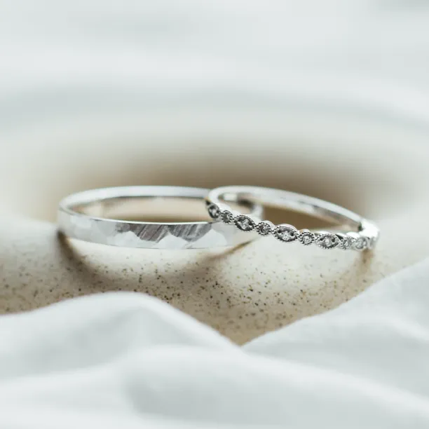 Zlaté snubní prsteny s diamanty LATI Image