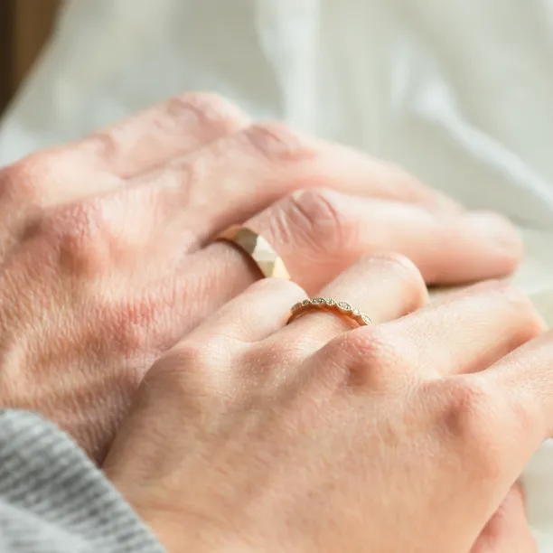 Zlaté snubní prsteny s diamanty LATI Image