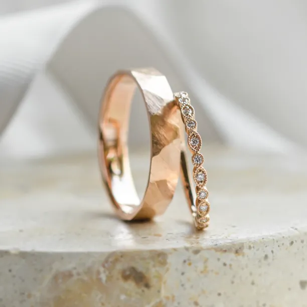 Zlaté snubní prsteny s diamanty LATI Image