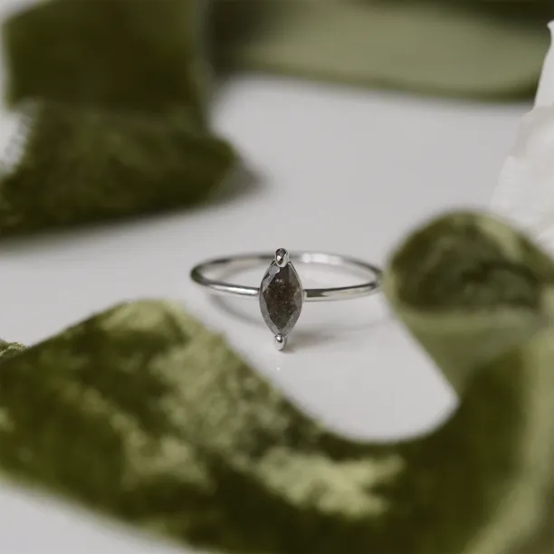 UNQE Zlatý prsten s diamantem  Image