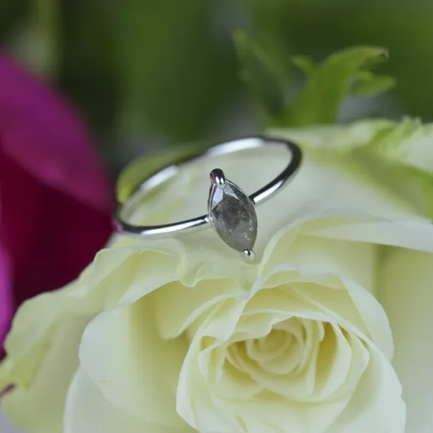 UNQE Zlatý prsten s diamantem  Image