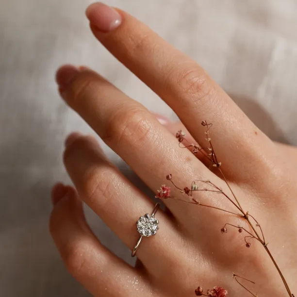 GRAC gold diamond flower shape ring Image