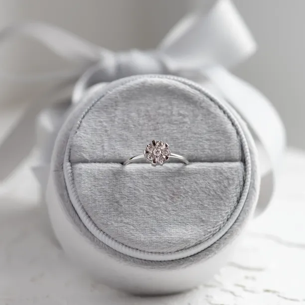 GRAC gold diamond flower shape ring Image