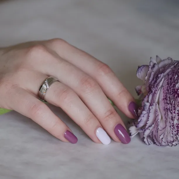 Klasické zlaté snubní prsteny s diamanty VESTA Image