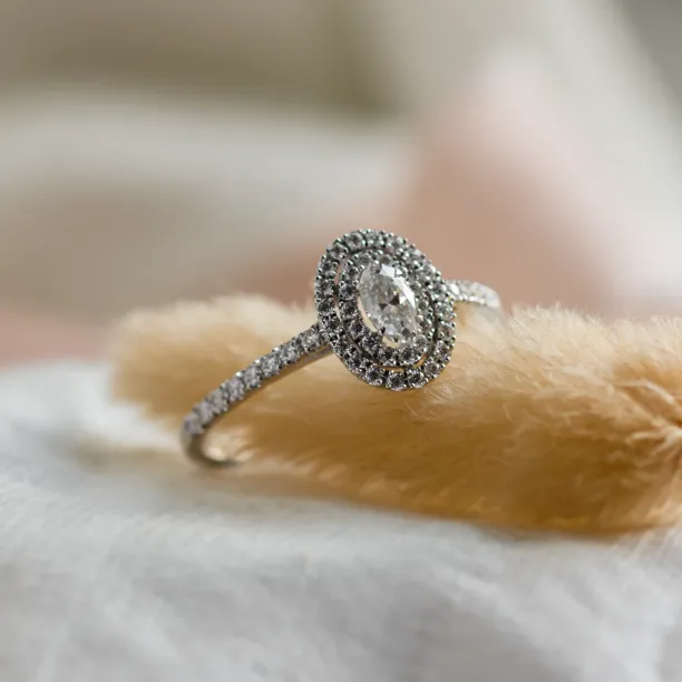 Dvojitý halo zásnubní prsten s diamanty ELSA Image