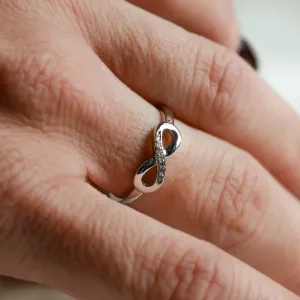 Zlatý prsten ve tvaru nekonečna s diamanty SALVIN Thumbnail