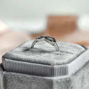 Zlatý prsten ve tvaru nekonečna s diamanty SALVIN Thumbnail