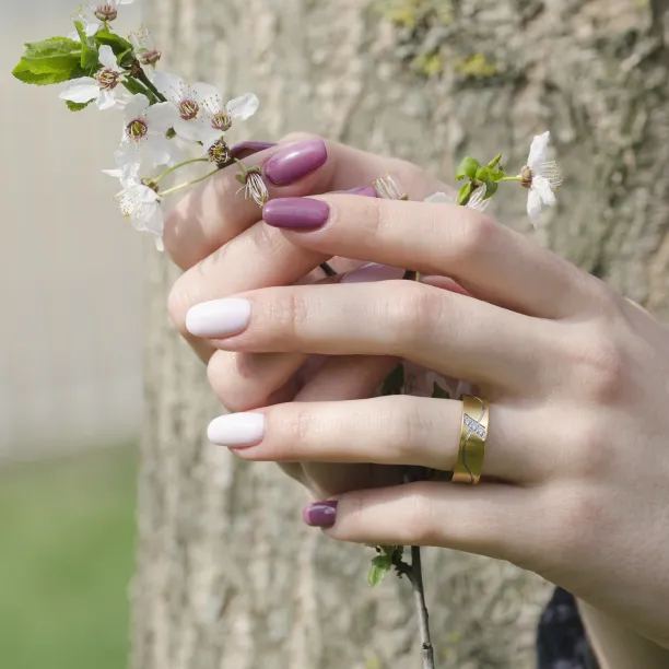 Matné zlaté snubní prsteny s diamanty LORI Image