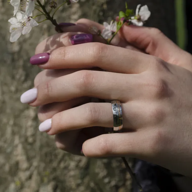 Snubní prsteny s diamantem z kombinovaného zlata ELIS Image