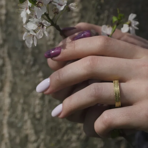 Matné snubní prsteny ze zlata LOJA Image