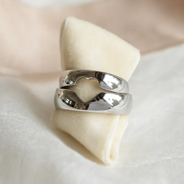 MOLE heart shape gold wedding rings Image