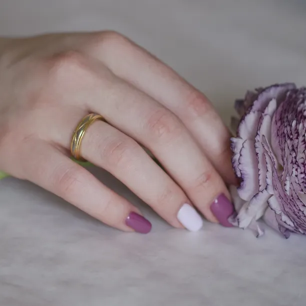 Snubní prsteny s geometrickými tvary z kombinovaného zlata LUND Image