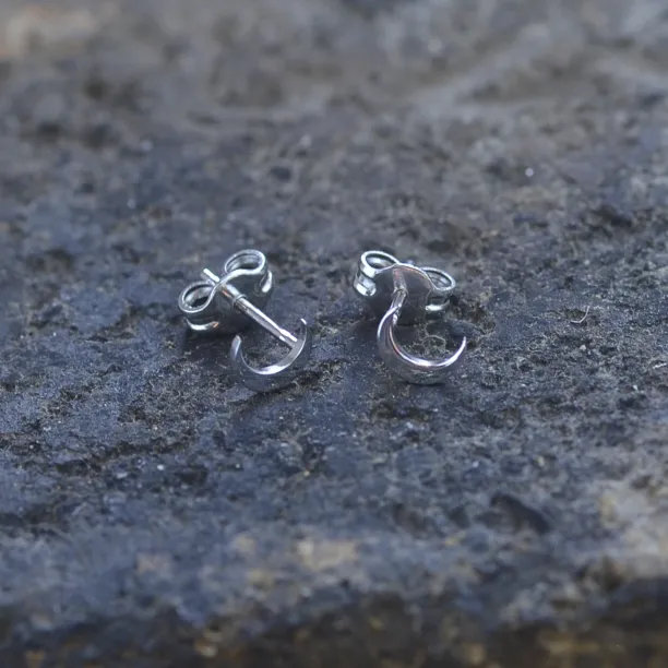 Zlaté minimalistické náušnice ALVIN ve tvaru půlměsíce Image