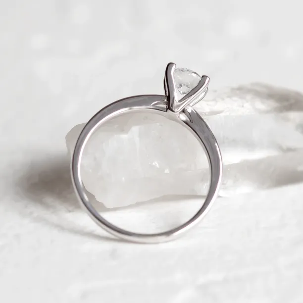 SEMLE delicate gold diamond engagement ring Image