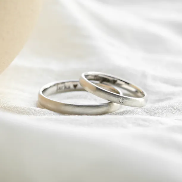 Komfortní snubní prsteny s diamantem z růžového zlata (matný) Image