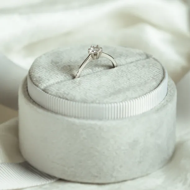 STAMI gold diamond engagement ring Image