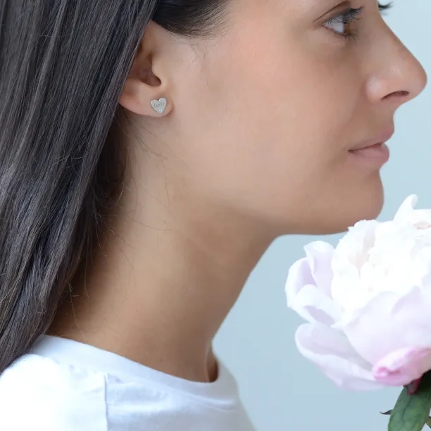 Zlaté minimalistické náušnice s gravírem a diamanty SVETTE Image