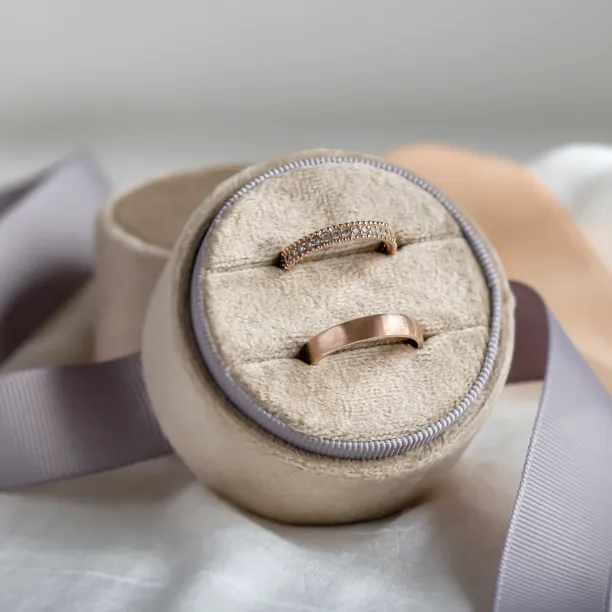 Luxurious diamond wedding rings KNEDE Image