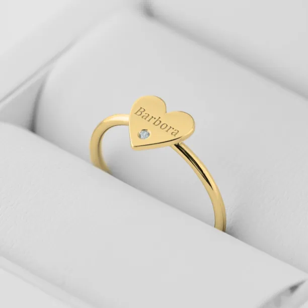 Zlatý prsten s gravírem a diamantem BELE Image