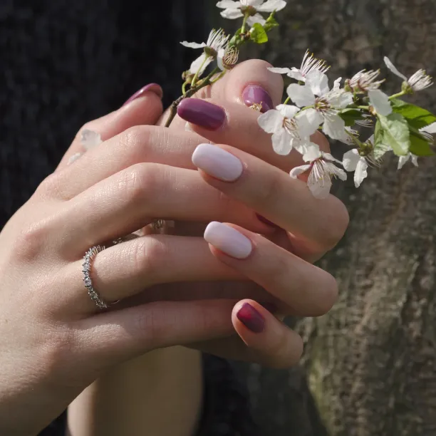 Zlaté snubní prsteny s diamanty VORME Image