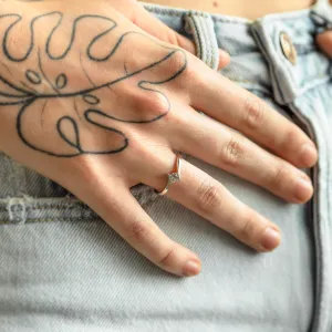 Luxusní zlatý zásnubní prsten s diamantem GRESE Thumbnail