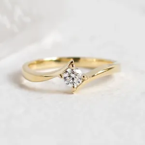 GRESE sophisticated gold diamond engagement ring