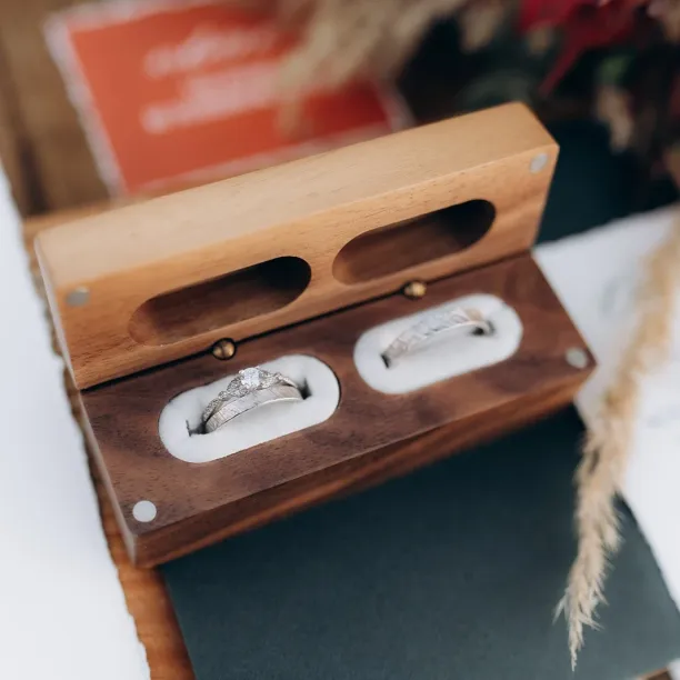 KREKE gold diamond engagement ring Image