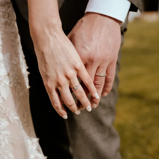 Tepané snubní prsteny ze zlata LANI Image