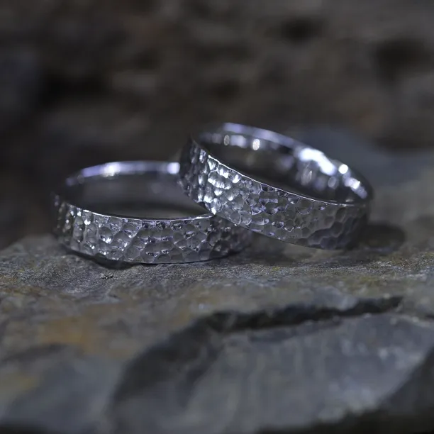 Tepané snubní prsteny ze zlata LANI Image